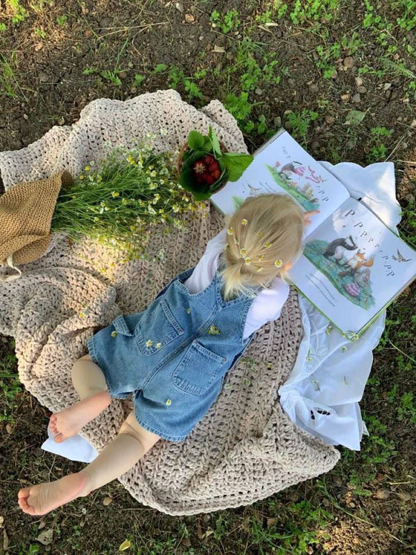 Letture all’aria aperta: come creare un angolo lettura estivo per i bambini