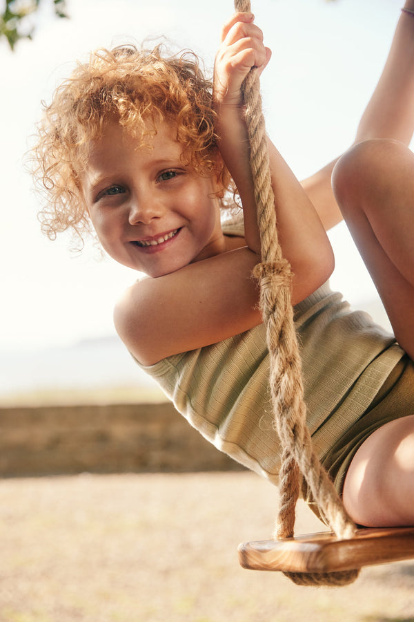 Vestire la pelle con rispetto: la forza dei tessuti naturali
