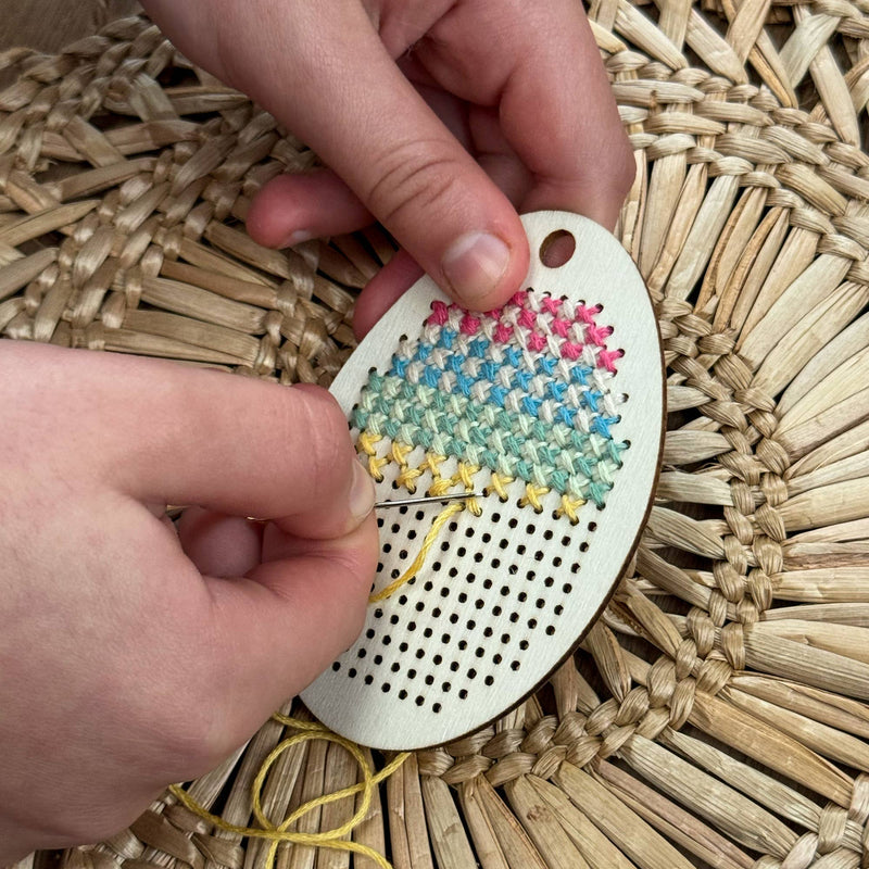 Kit fai da te - Crea il tuo uovo di Pasqua decorativo Cotton Twist