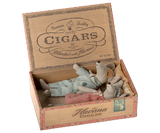 Topi mamma e papà con scatola di sigari Maileg Maileg