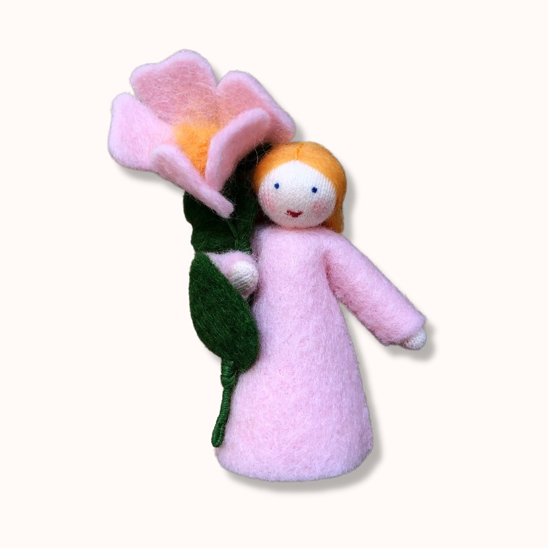 Bambolina in feltro Waldorf Primavera - Rosa Canina Ambro Dolls